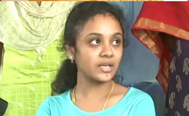 Pranay Amrutha Met Her Mother With Police Security In Miryalagud - Sakshi