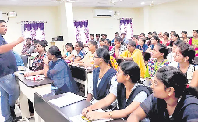 21 Thousand Seats In New Courses Of B Tech - Sakshi