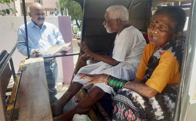 Old Age Couple Requests To RDO Officer Take Action On There Sons In Nalgonda - Sakshi