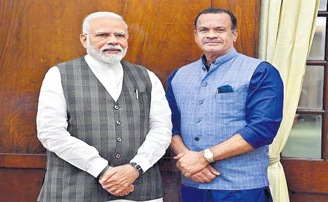 Komatireddy Venkat Reddy Met PM Narendra Modi - Sakshi