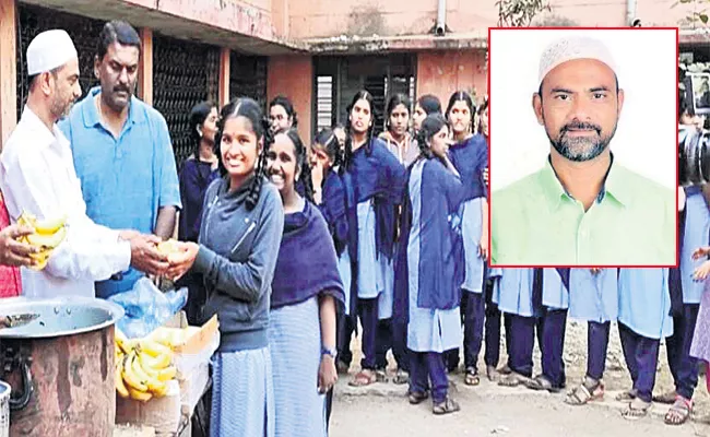 Mohammad Shahid Distribute Snacks For School Children Musheerabad - Sakshi