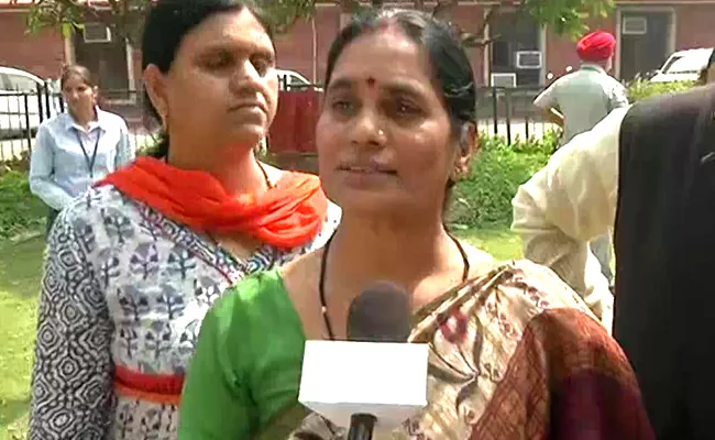 Asha Devi Says Nirbhaya Will Get Justice Tomorrow  - Sakshi