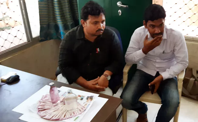 Municipal Employee Caught Demands Bribery SPSR Nellore - Sakshi