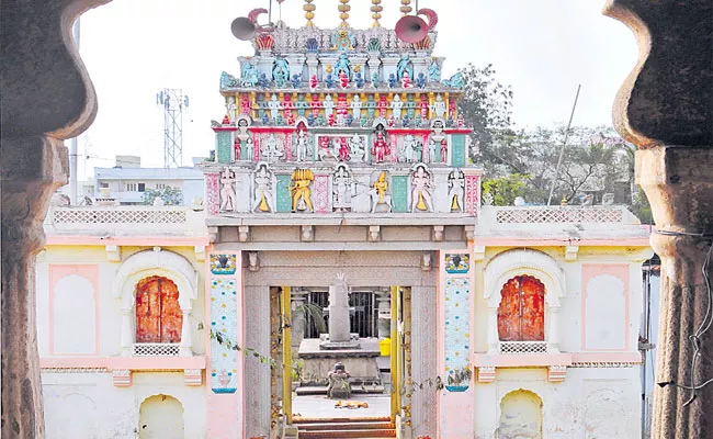 Covid 19: Chilkur Balaji Temple To Remain Shut Down - Sakshi