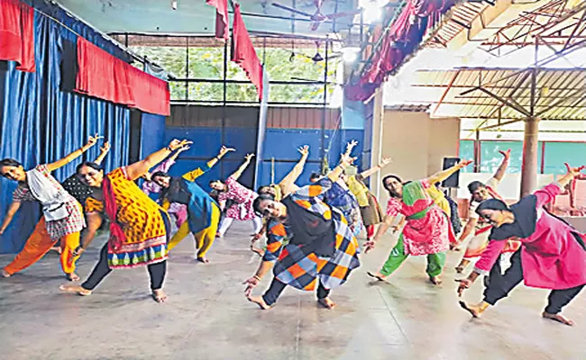 Elderly Womens Learning Classical Dance in Kerala - Sakshi