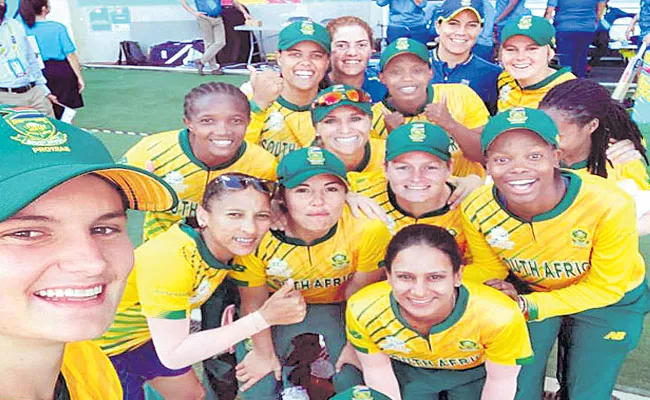 England And South Africa Entered Into Semi Finals In Womens ICC T20 WC - Sakshi