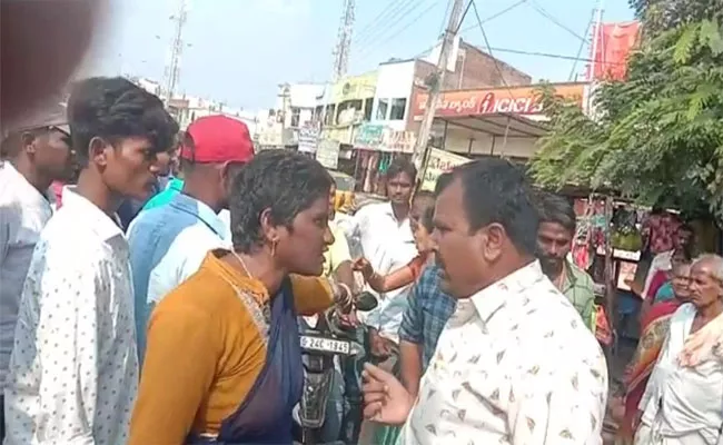 Women Constable Hulchul In Narsampet At Warangal Rural - Sakshi