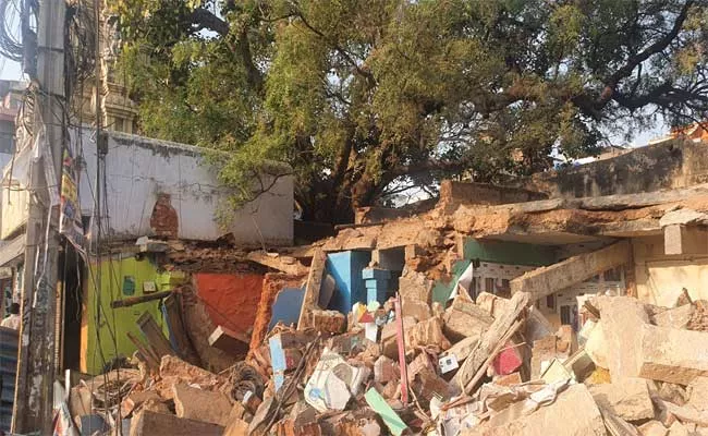 Man Demolished Temple Store Complex In Anantapur - Sakshi