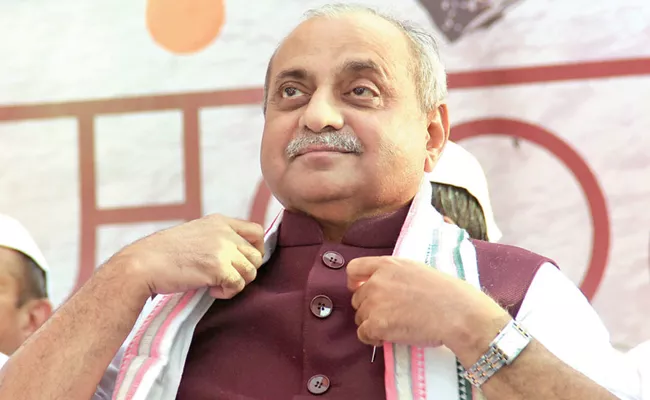 Gujarat Congress MLA Offers CM Post To Nitin Patel - Sakshi