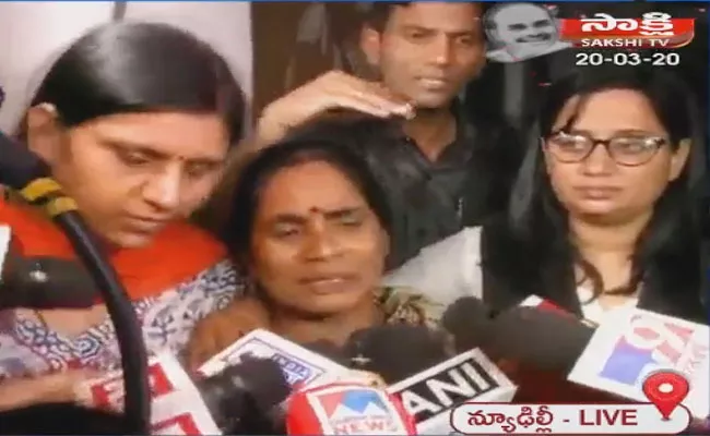 Nirbhaya Case : Finally My Daughter Gets Justice Says Asha Devi - Sakshi