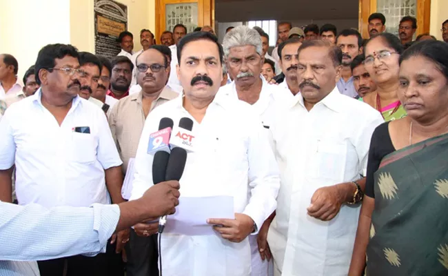 Kakani Govardan Reddy Fires on Somireddy Chandramohan Reddy - Sakshi