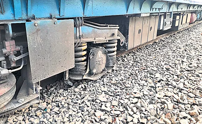 MMTS Train Track Missed in Hyderabad - Sakshi