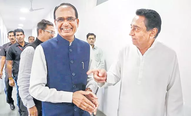 Madhya Pradesh CM Kamal Nath resigns ahead of Floore Test - Sakshi