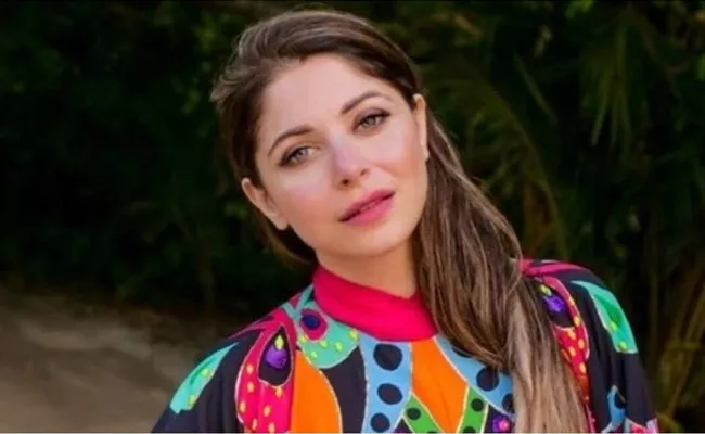 Kanika Kapoor Booked For Negligence Over Corona Virus - Sakshi