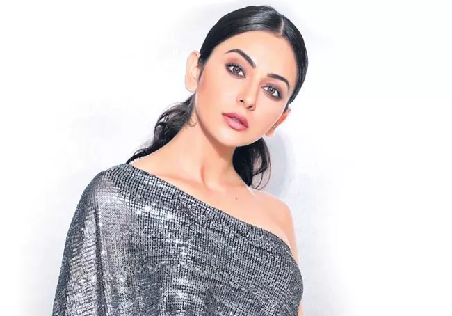 Rakul Preet Singh on last day of shoot before industry-wide shutdown - Sakshi