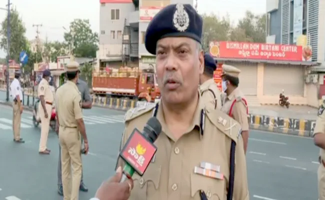 Vijayawada CP Dwaraka Tirumala Rao Says Strict Action Will Be Taken If Violation Of Lockdown - Sakshi