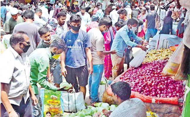 Lockdown Effect : Essential Commodities prices Raised To Four Times - Sakshi