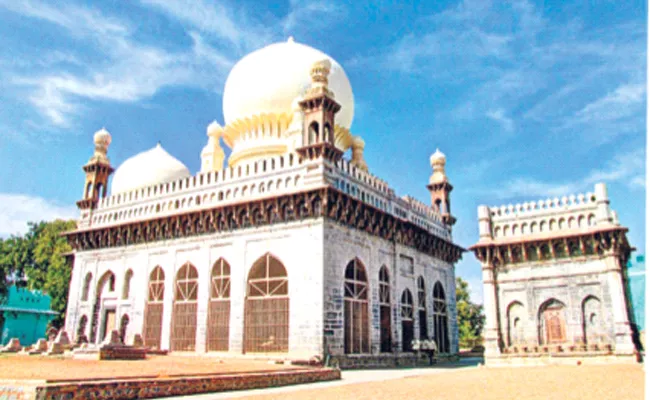 Biggest Indian Gol Gumbaz Construction in Kurnool - Sakshi