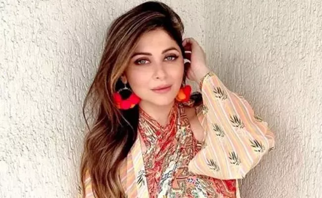 Kanika Kapoor Tests Coronavirus Positive For 3rd Time - Sakshi