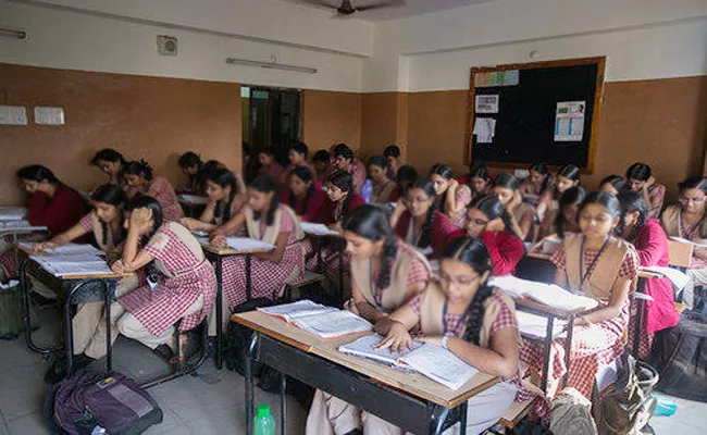 Narayana School Staff Secret Classes For Tenth Students Prakasam - Sakshi