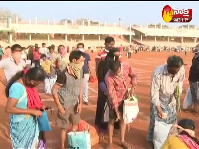 Vegetable Market Filling Up With People Due To Lockdown In Vijayawada