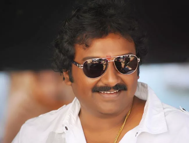 Director VV Vinayak donates Rs 5 lakh to movie artists - Sakshi