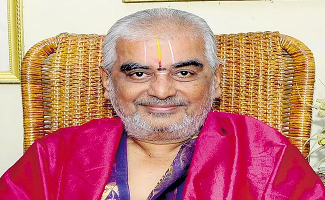 Ramana Dikshitulu Says Not To Believe The Rumors On Akanda Deepam - Sakshi