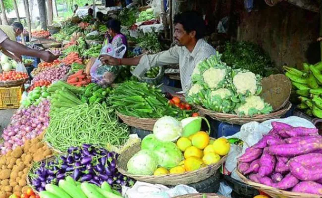 Rythu Bazar Shifted To Open Grounds Due To Coronavirus In Telangana - Sakshi