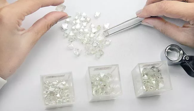 India is Diamond Exports Down 20persant on Coronavirus - Sakshi