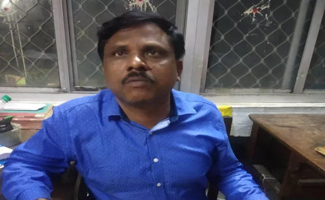 ACB Officers Arrested Sub Collector From Veluru For Taking Bribe - Sakshi