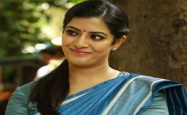 Varalakshmi Comments About Radhika Sarathkumar In Interview - Sakshi