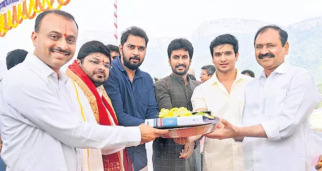 YSRCP MLA Bhumana Karunakar Reddy launches Karthikeya 2 movie - Sakshi