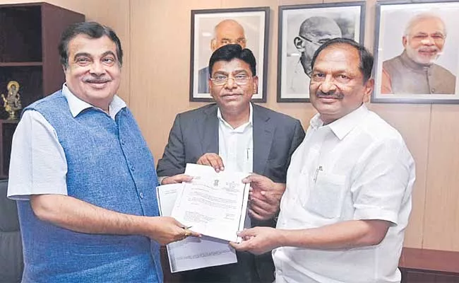 Koppula Eshwar Meets Nitin Gadkari At Delhi - Sakshi