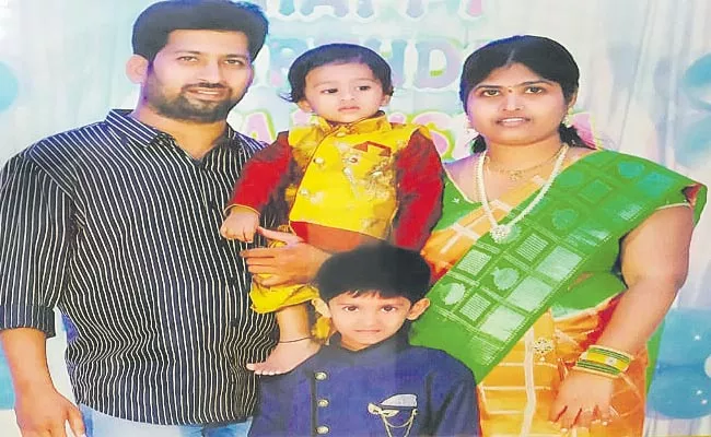 Software Engineer Family Members Suicide In Hyderabad - Sakshi