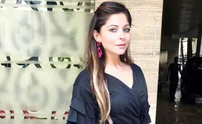 Kanika Kapoor Drop Emotional Post After Test Positive Of Coronavirus - Sakshi