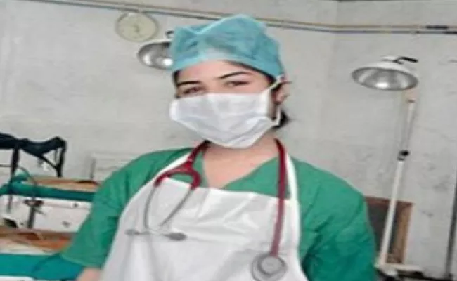 Shikha Malhotra Turns As Nurse To Fight Coronavirus - Sakshi