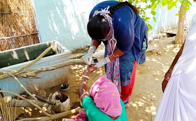 Coronavirus Tests to Wanaparthy Ola Cab Driver Family - Sakshi