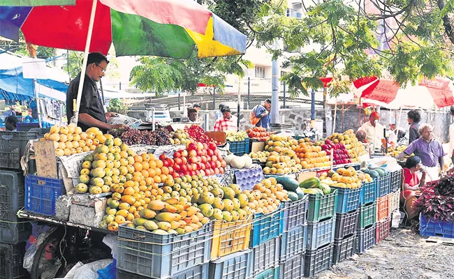 Fruits Stock in Kothapet Market Hyderabad - Sakshi