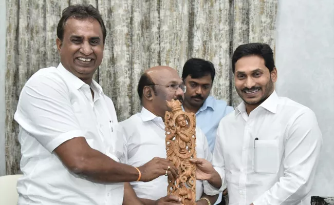 Tamilnadu Ministers Meets AP CM YS Jagan Mohan Reddy - Sakshi