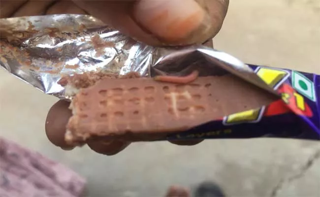 insects Found In chocolate At Peddapalli - Sakshi