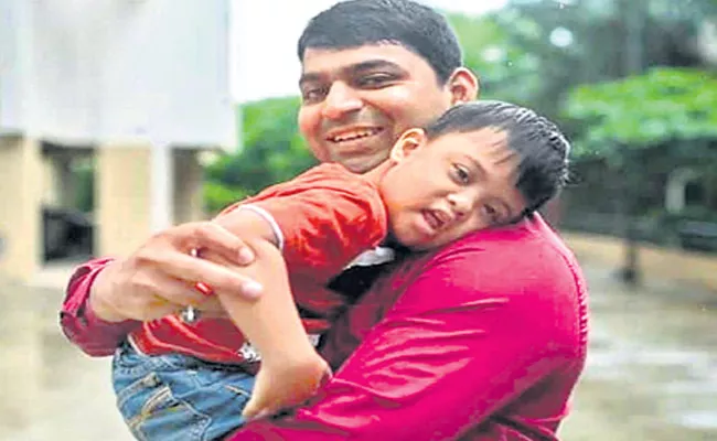 Aditya Tiwari Got Best Mom Award On International Womens Day - Sakshi