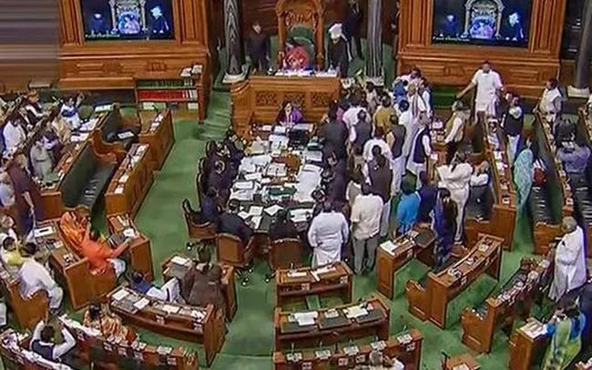 7 Congress MPs suspended from Lok Sabha - Sakshi