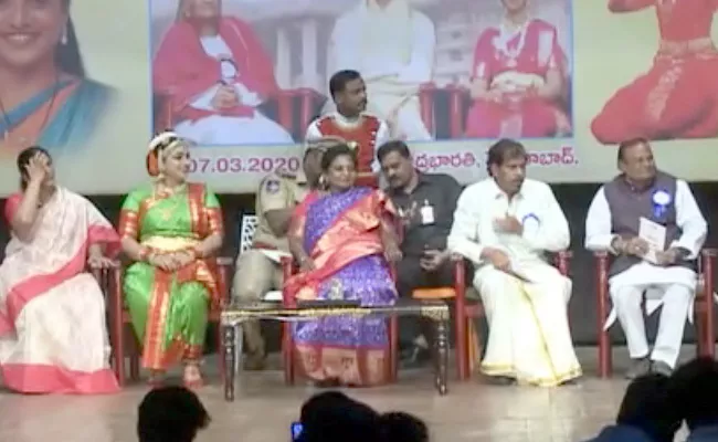 Tamilisai And Roja Attended Cultural Programme In Hyderabad - Sakshi