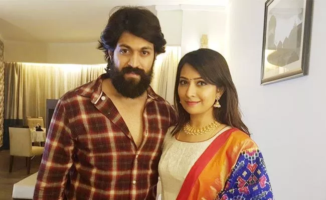 Yash Cancels Wife Radhika Pandit Birthday Celebrations Over Covid 19 Widespread - Sakshi