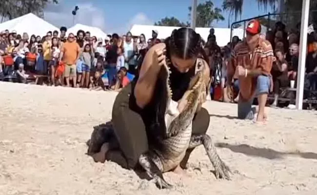 Viral Video: Woman Puts Head In Alligators Mouth In US - Sakshi