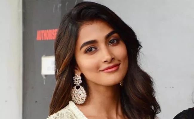 Pooja Hegde Gives Clarity About Her Tamil Re Entry  - Sakshi