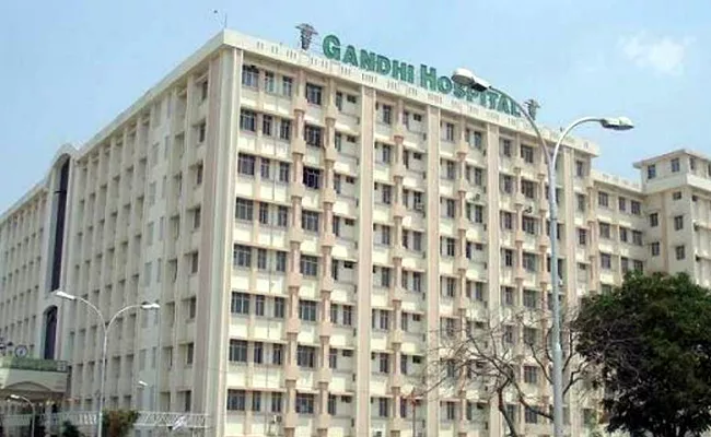 Corona Patient Deceased In Gandhi Hospital Doctors Attacked By Relatives - Sakshi