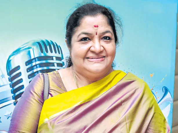 KS Chithra and 22 other singers sing old Malayalam song to express solidarity - Sakshi