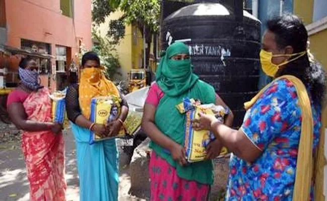 Tamil nadu Hijras Helping Poor People in Lockdown Time - Sakshi