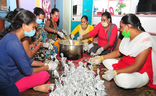 Transgenders Distribute Food For Orphans in YSR Kadapa - Sakshi